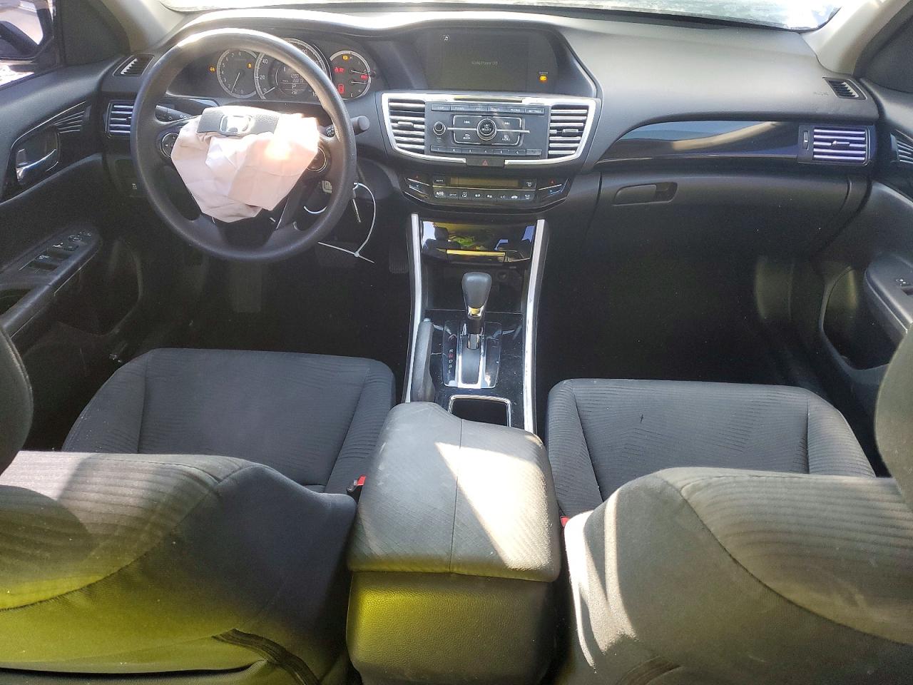 2017 HONDA ACCORD photo 8