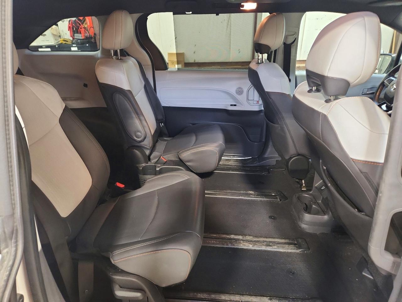 2022 TOYOTA SIENNA LE photo 11