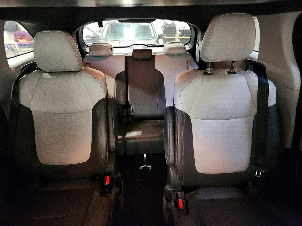 2022 TOYOTA SIENNA LE photo 10