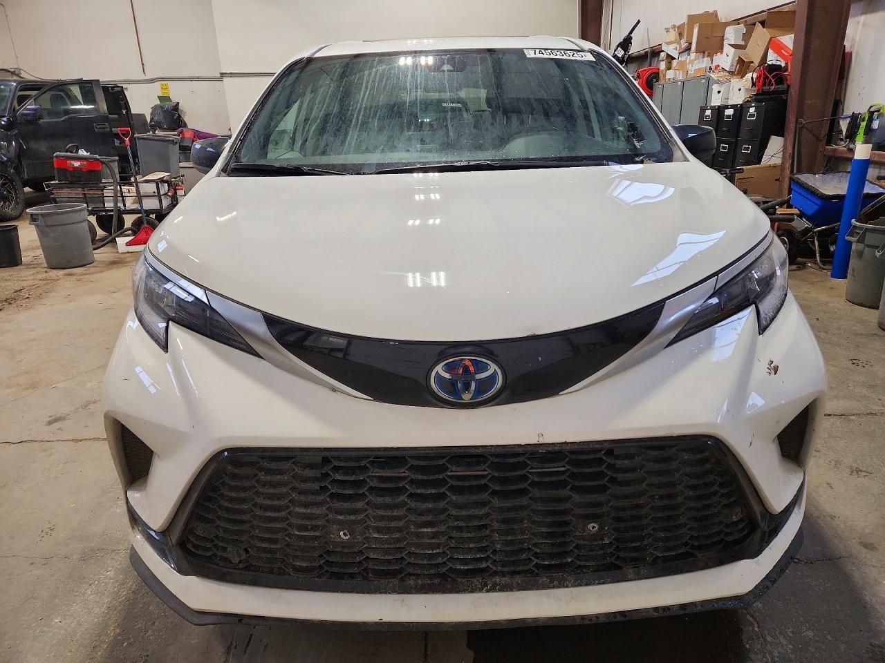 2022 TOYOTA SIENNA LE photo 5