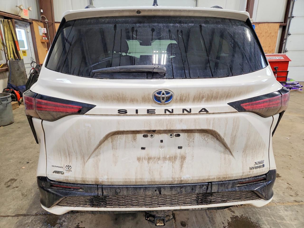 2022 TOYOTA SIENNA LE photo 6