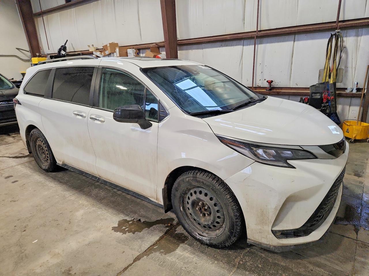 2022 TOYOTA SIENNA LE photo 4