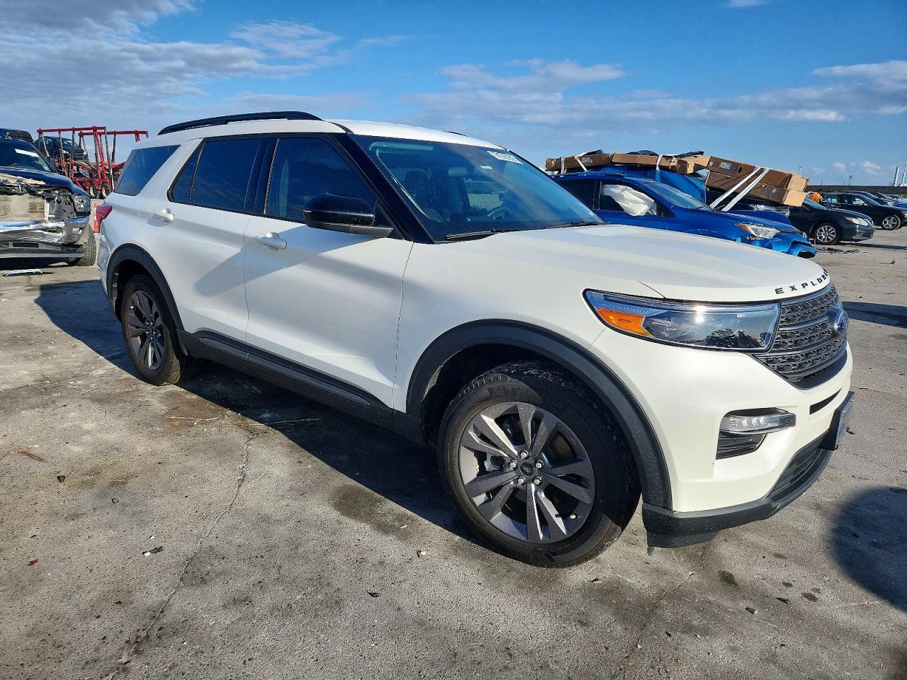 2024 FORD EXPLORER XLT photo 4