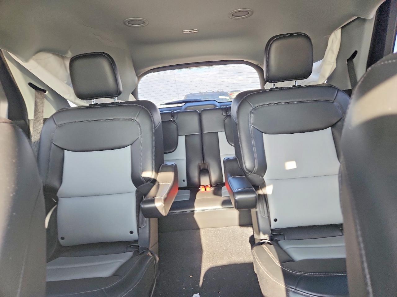 2024 FORD EXPLORER XLT photo 10