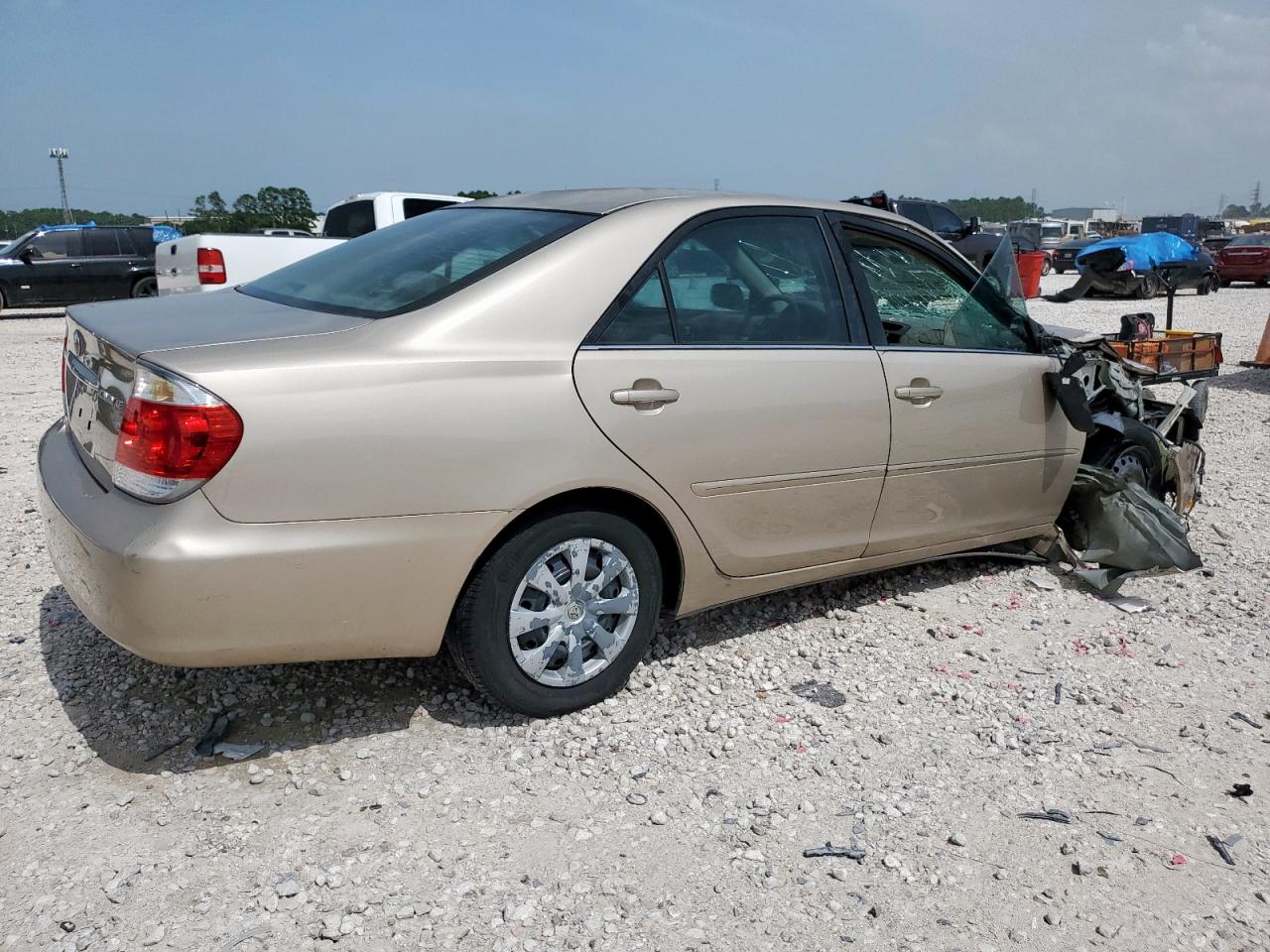 2005 TOYOTA CAMRY LE photo 3