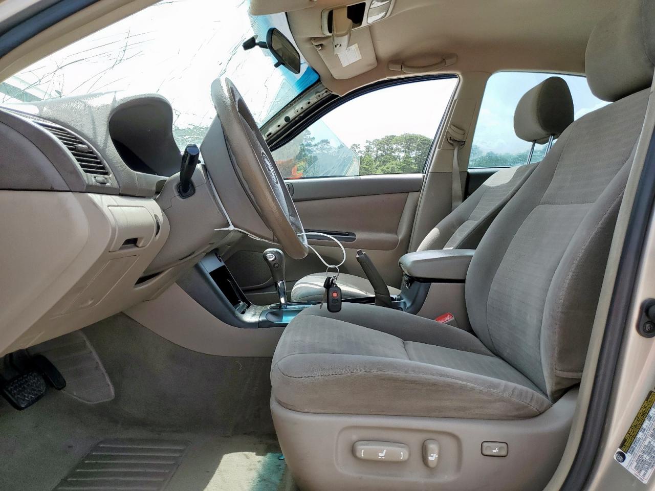 2005 TOYOTA CAMRY LE photo 7