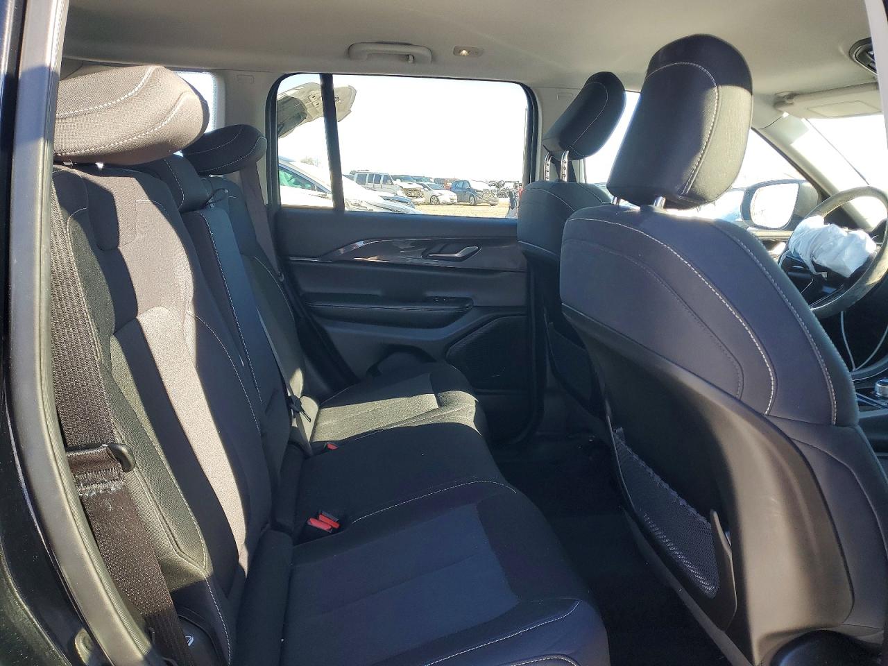 2023 JEEP GRAND CHEROKEE LAREDO photo 11