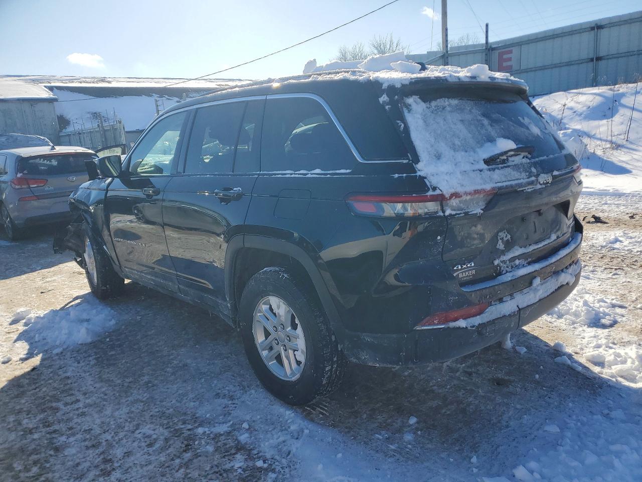 2023 JEEP GRAND CHEROKEE LAREDO photo 2