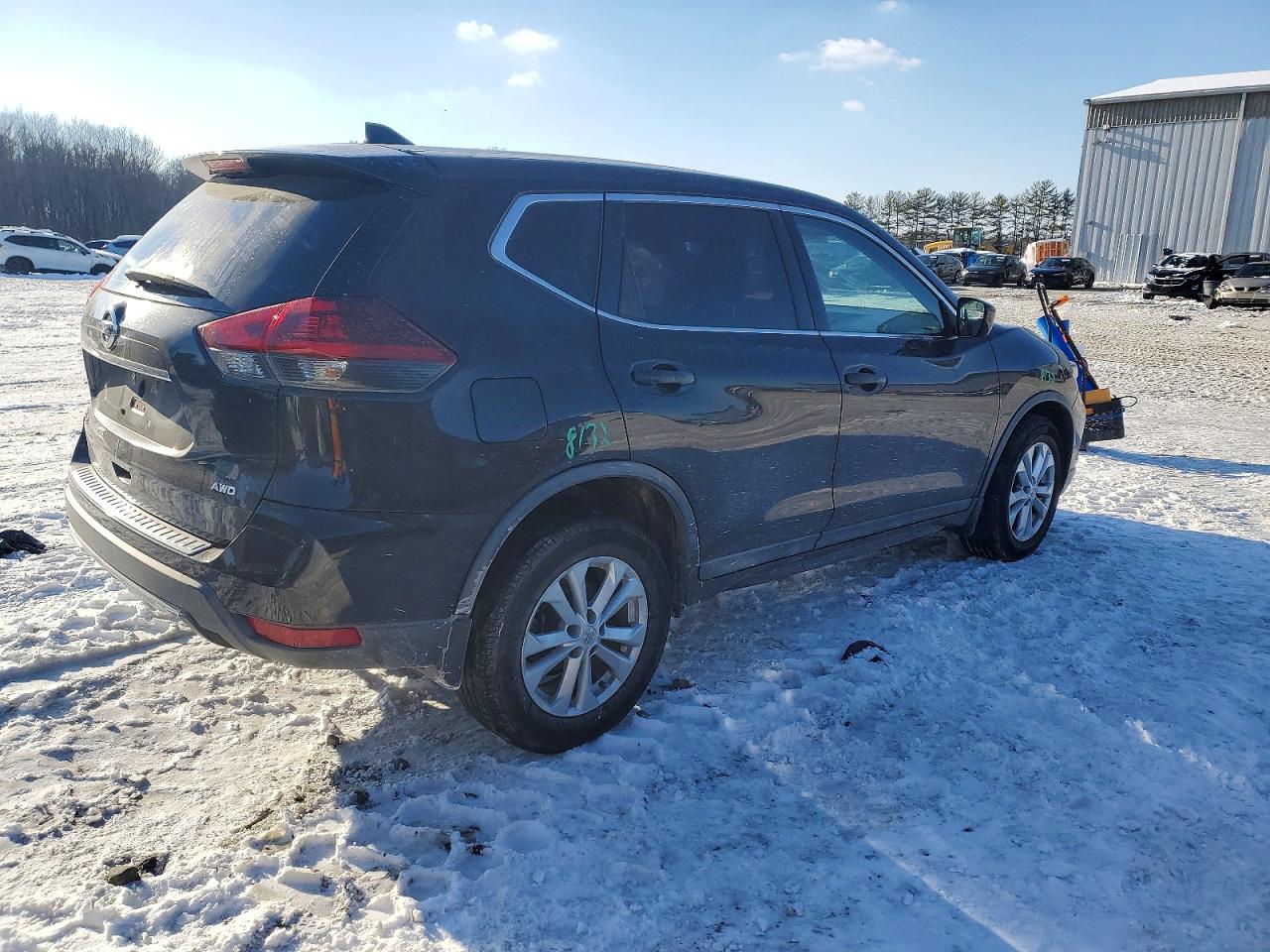 2018 NISSAN ROGUE S photo 3