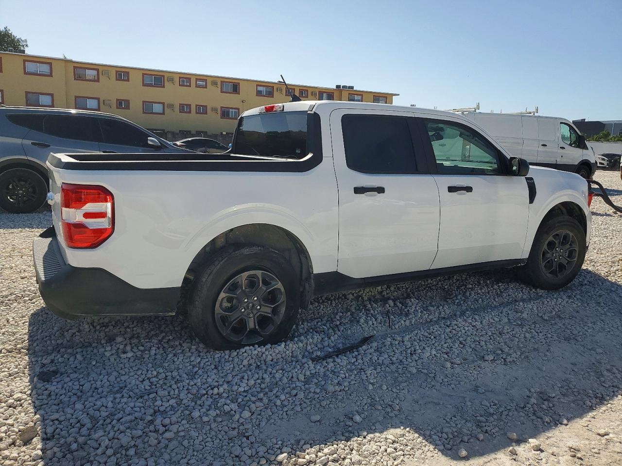2024 FORD MAVERICK XLT photo 3