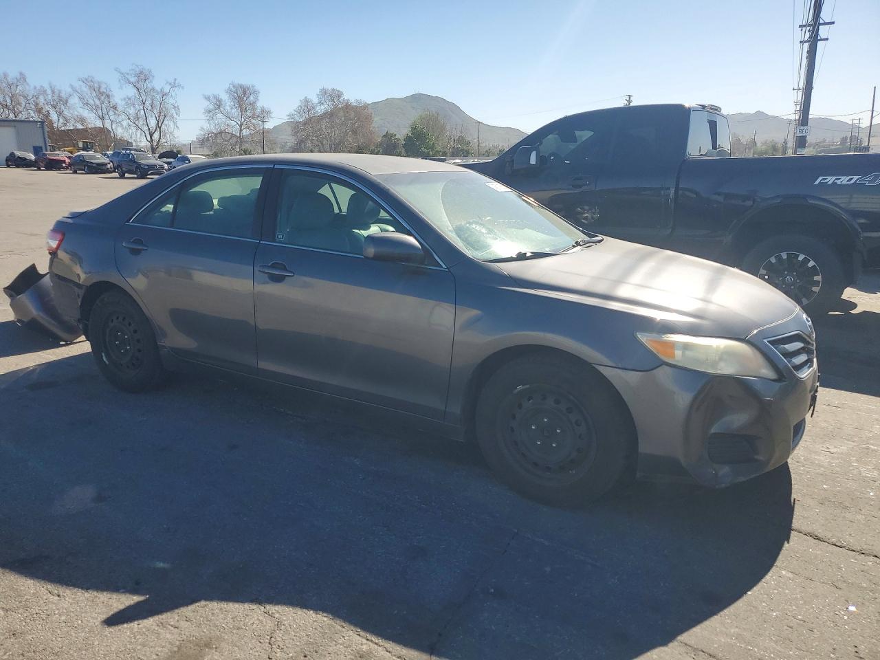 2011 TOYOTA CAMRY photo 7