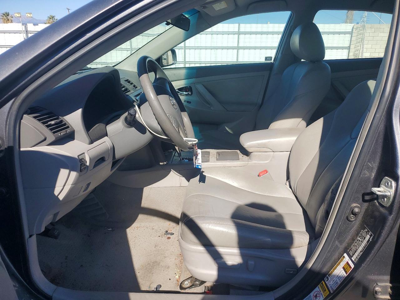 2011 TOYOTA CAMRY photo 13