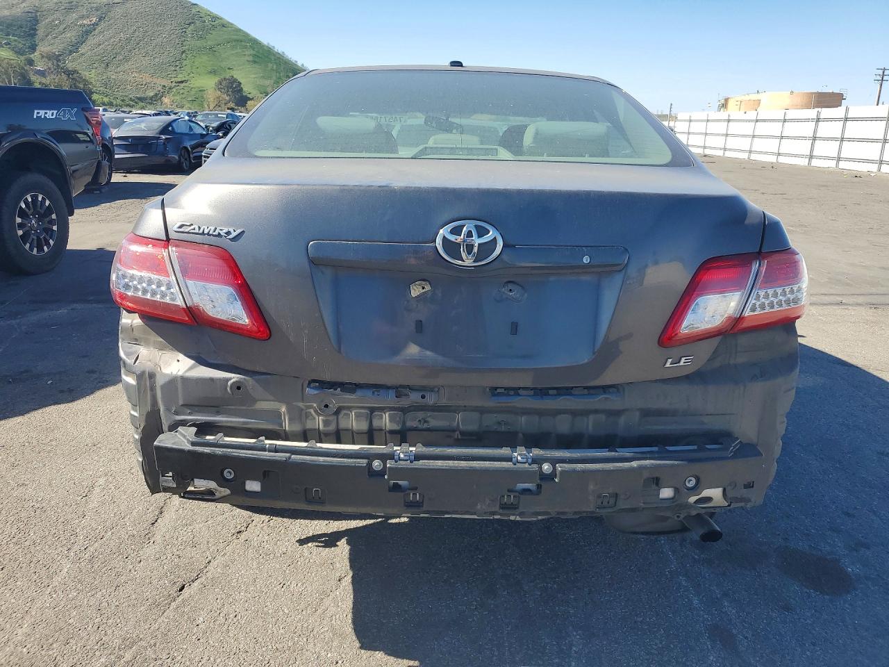 2011 TOYOTA CAMRY photo 11