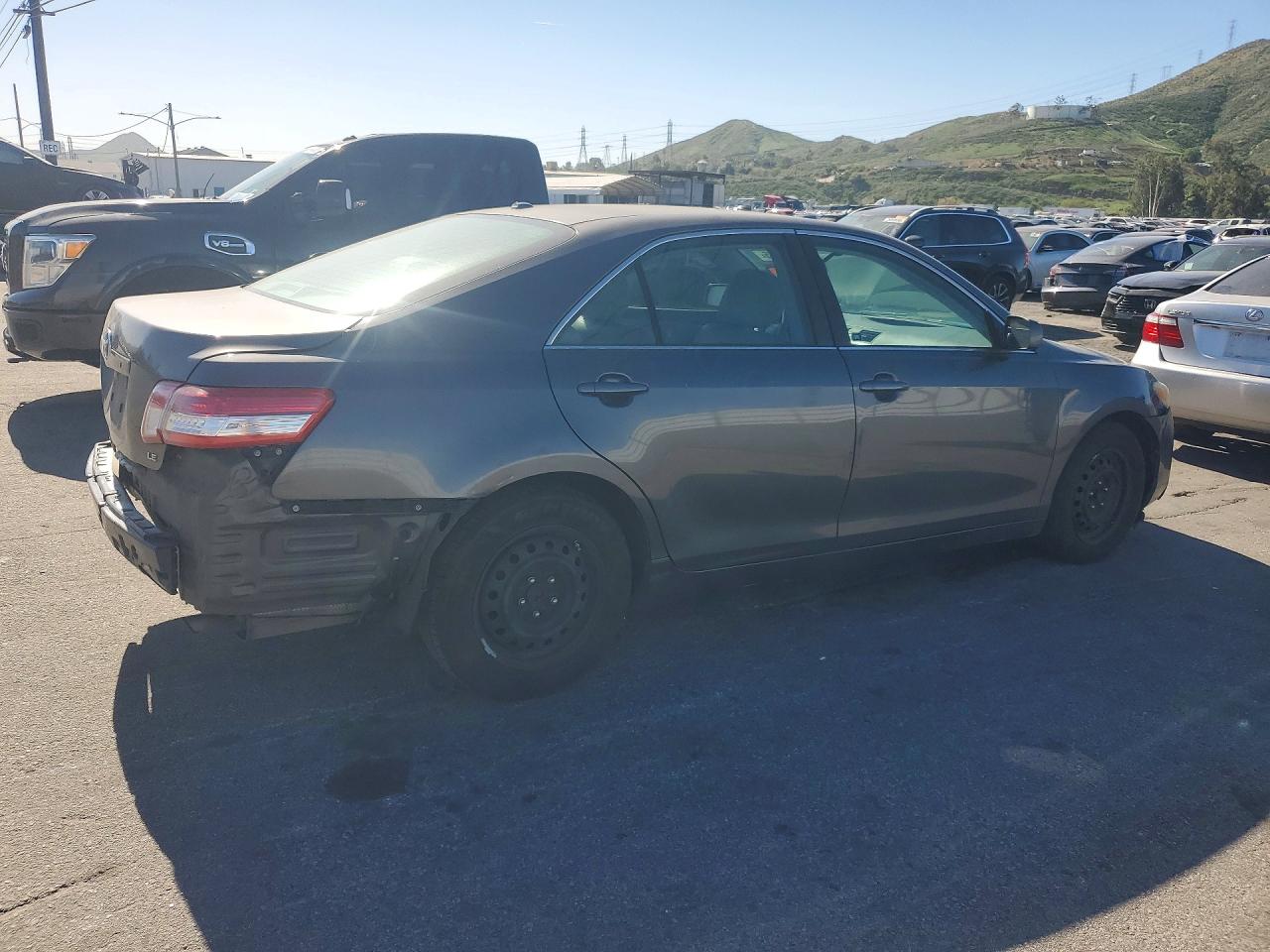2011 TOYOTA CAMRY photo 5