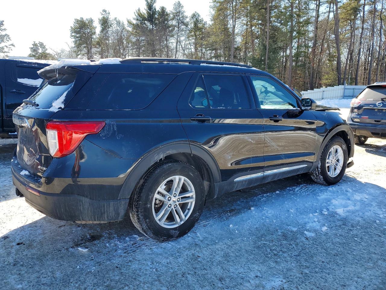 2023 FORD EXPLORER XLT photo 5