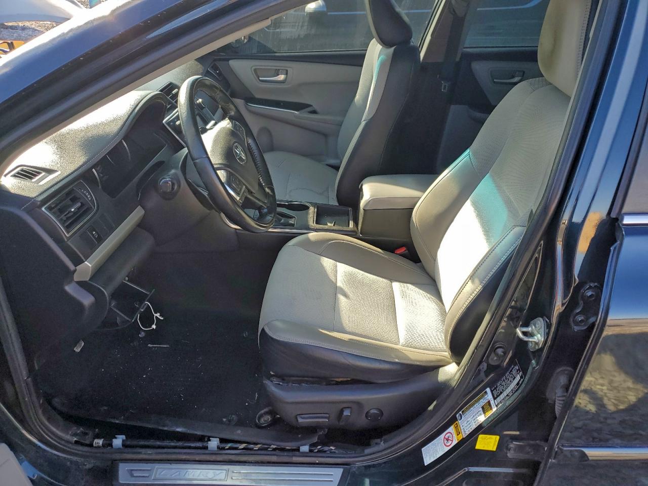 2016 TOYOTA CAMRY photo 19