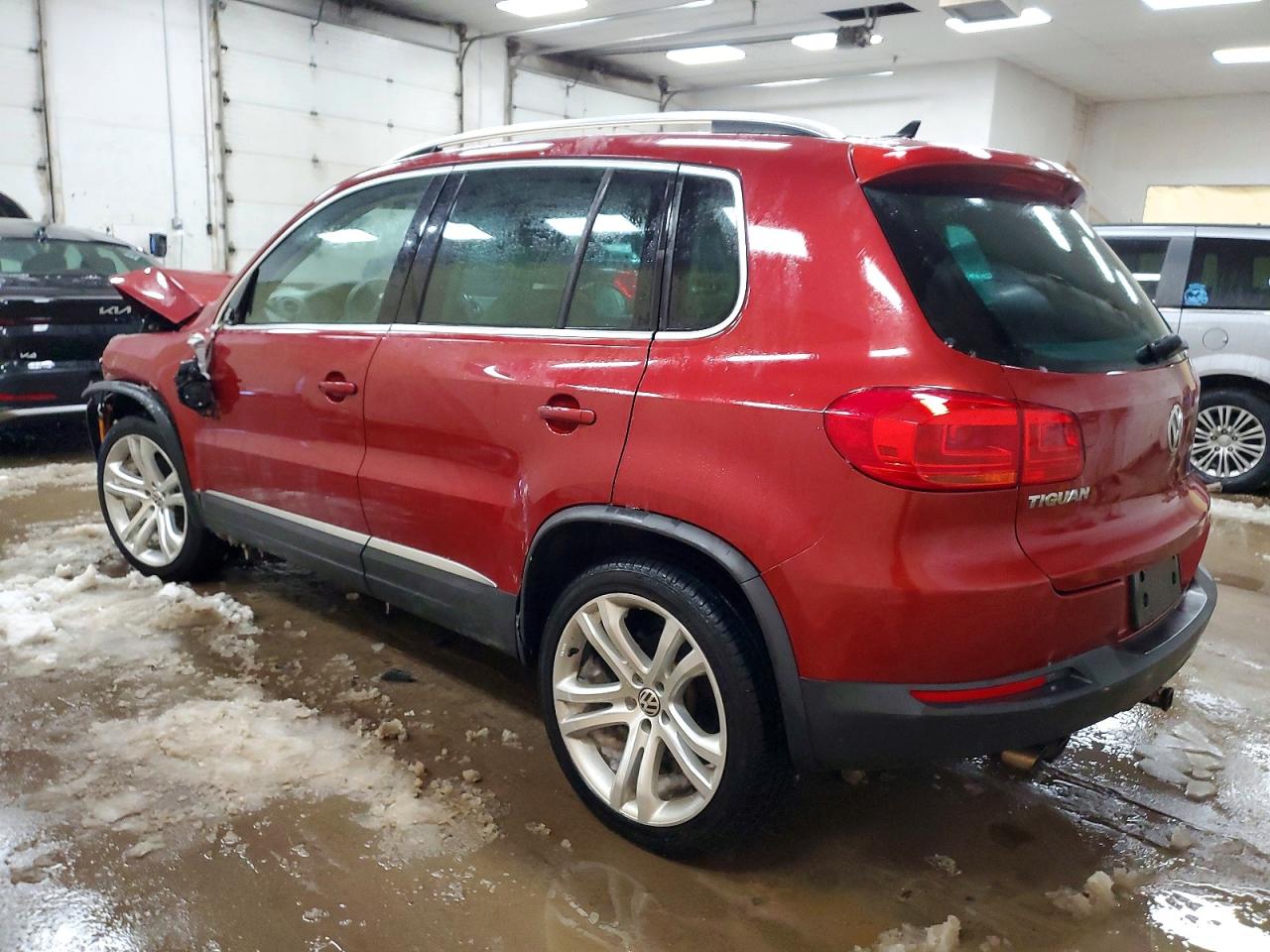 2012 VOLKSWAGEN TIGUAN S photo 4
