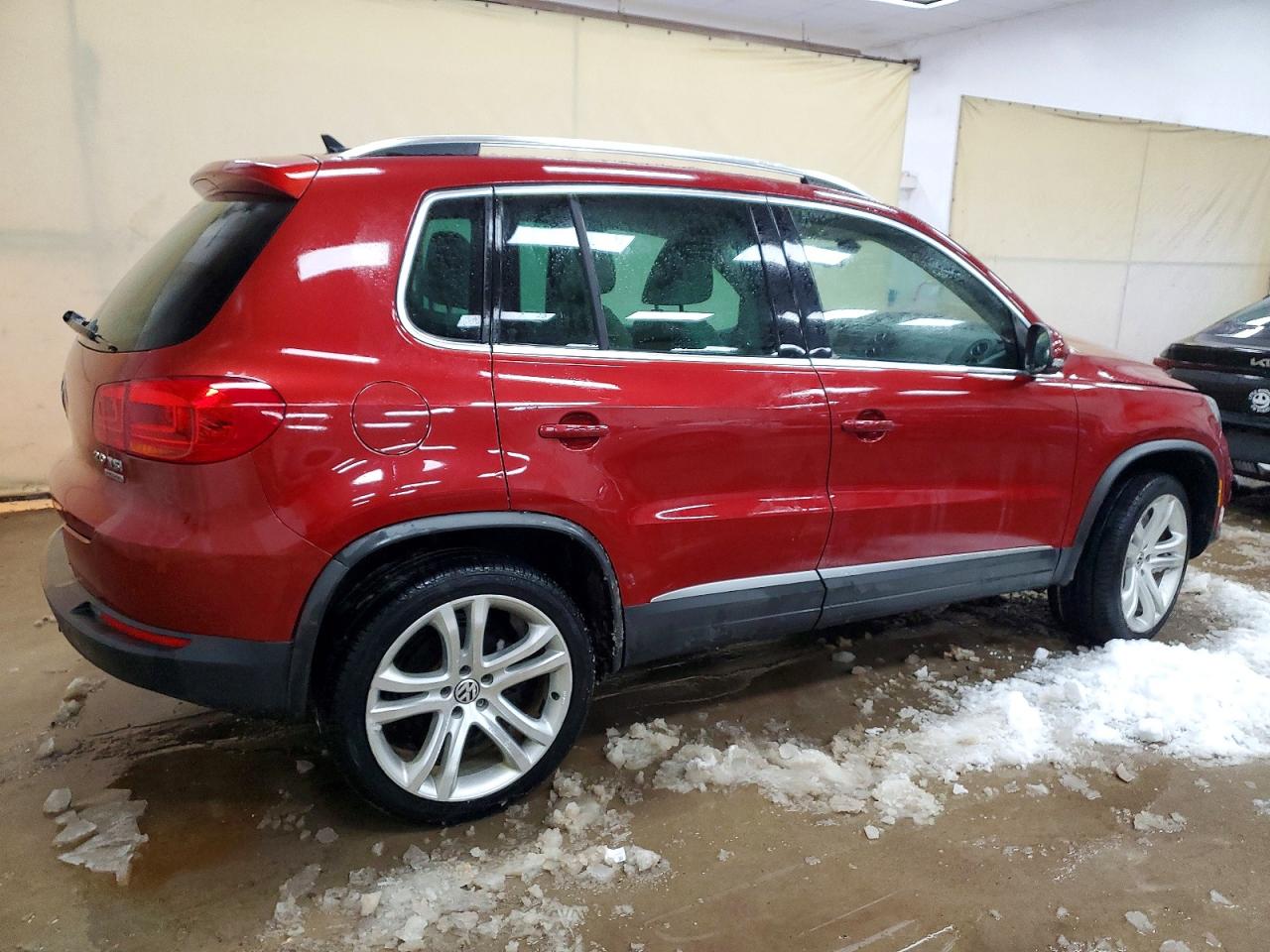 2012 VOLKSWAGEN TIGUAN S photo 7