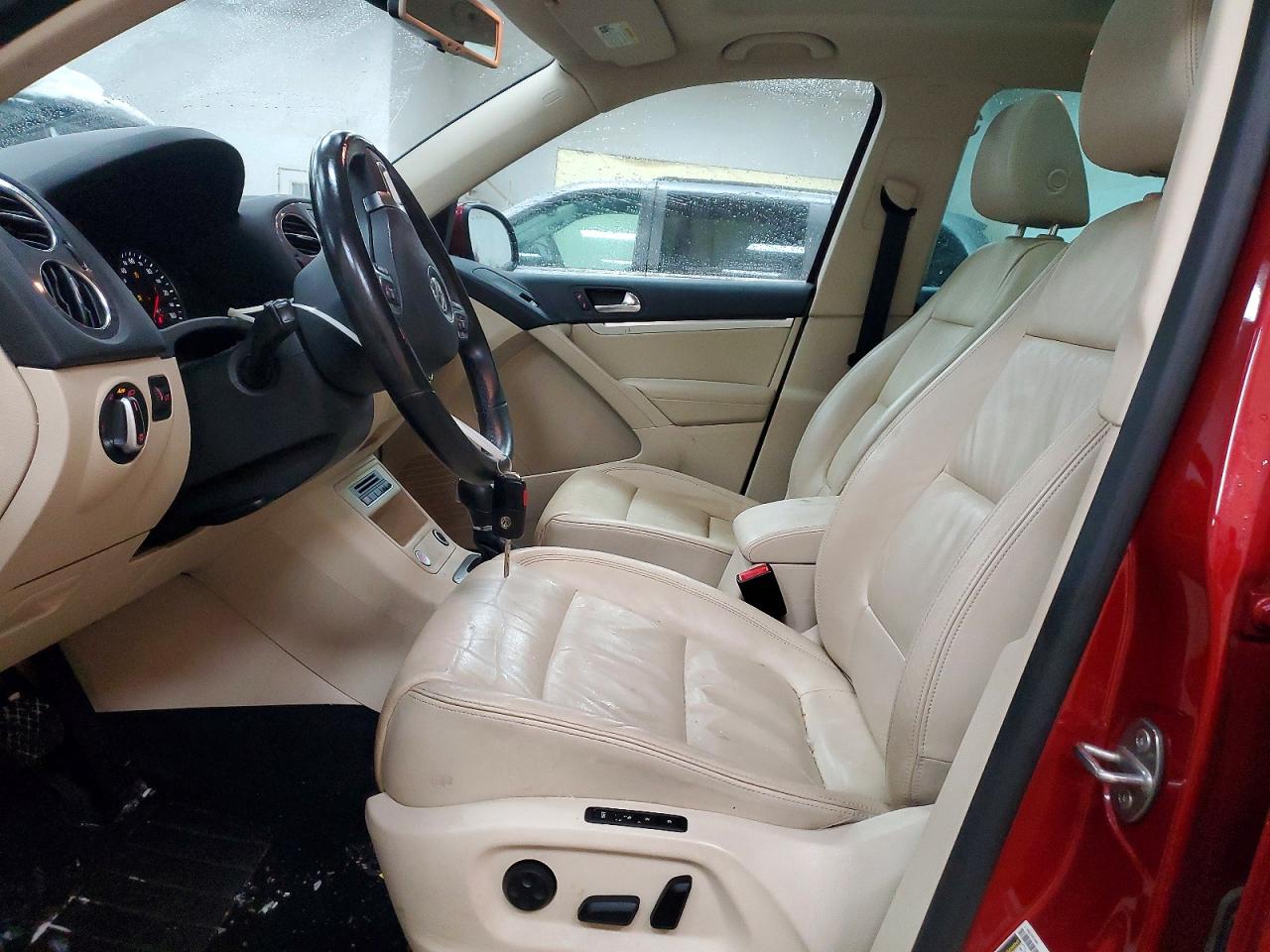 2012 VOLKSWAGEN TIGUAN S photo 19