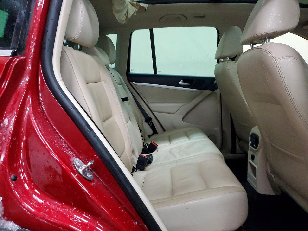 2012 VOLKSWAGEN TIGUAN S photo 31