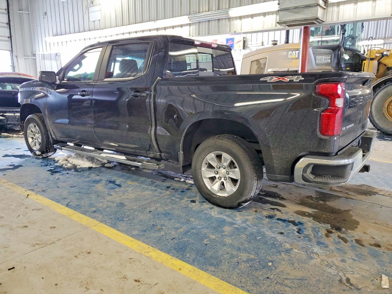 2021 CHEVROLET SILVERADO K1500 LT photo 2