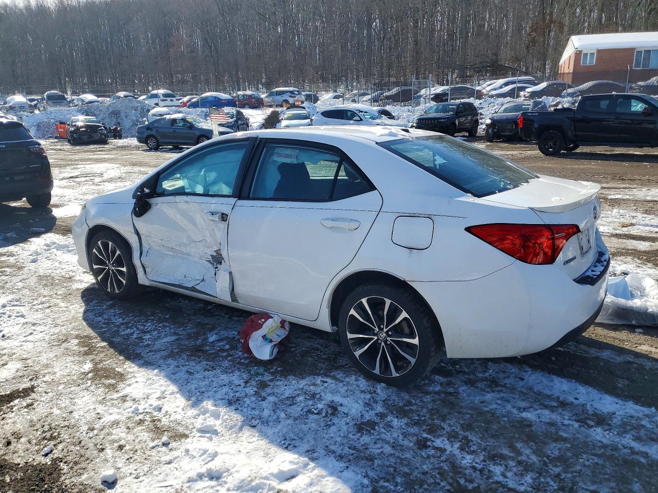 2017 TOYOTA COROLLA L photo 3