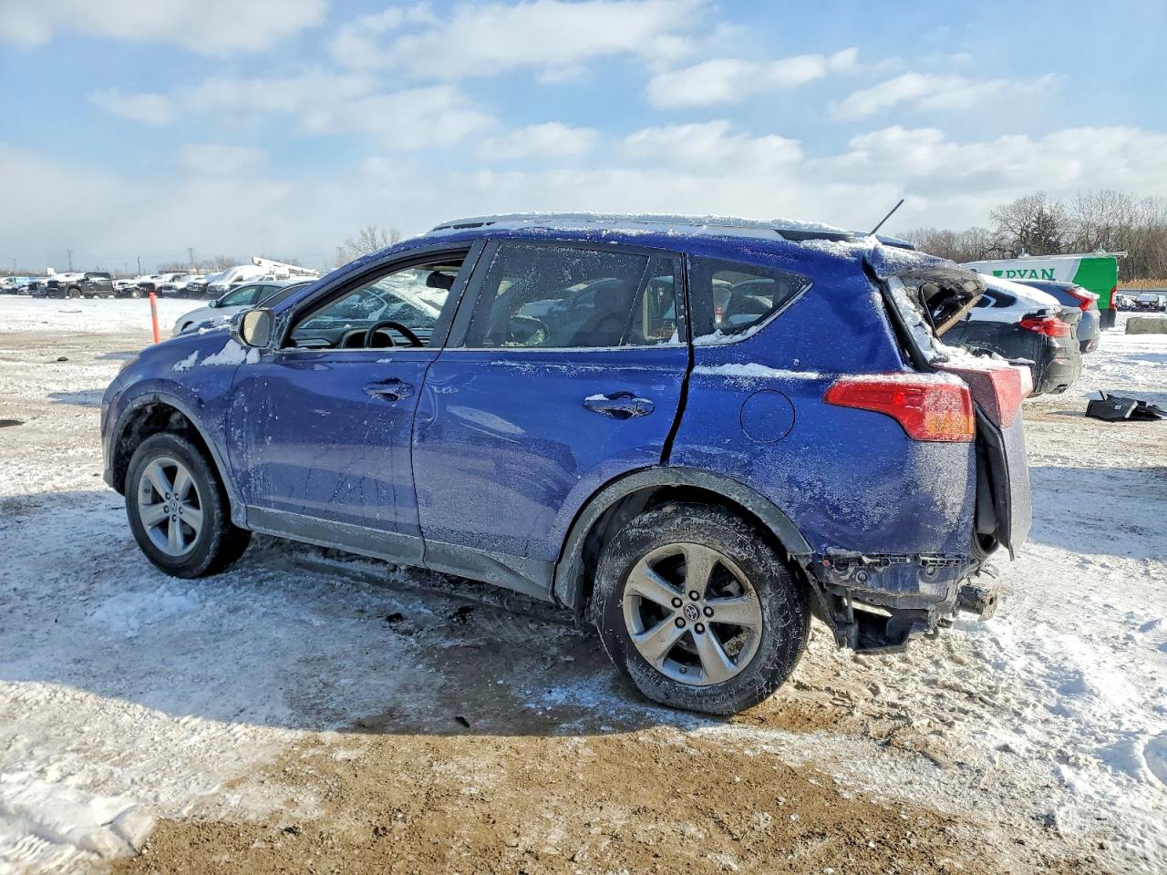 2015 TOYOTA RAV4 XLE photo 4