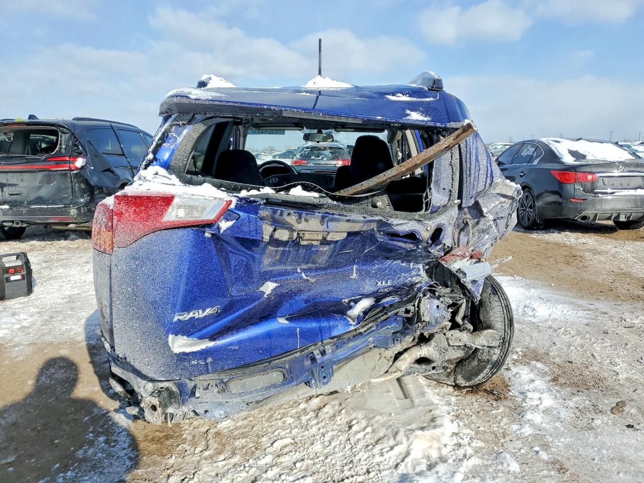 2015 TOYOTA RAV4 XLE photo 16