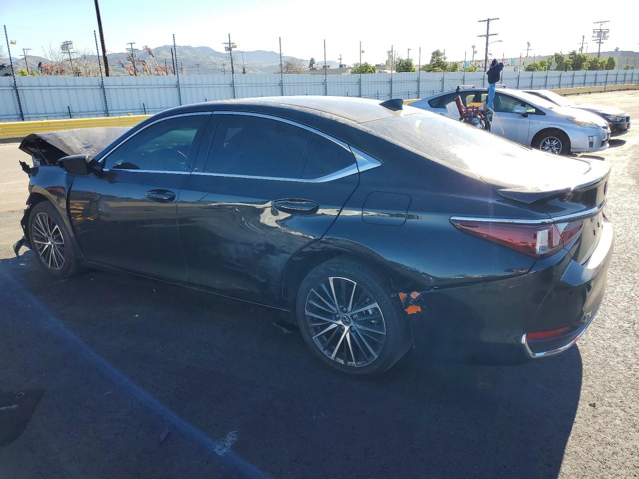 2025 LEXUS ES 300H BASE photo 3