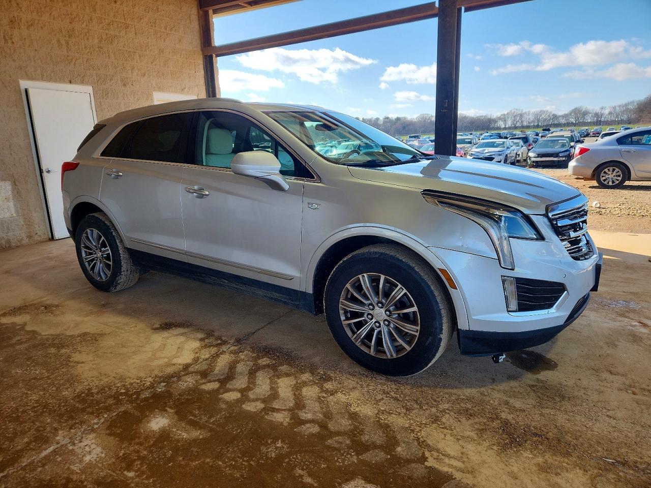 2017 CADILLAC XT5 LUXURY photo 4