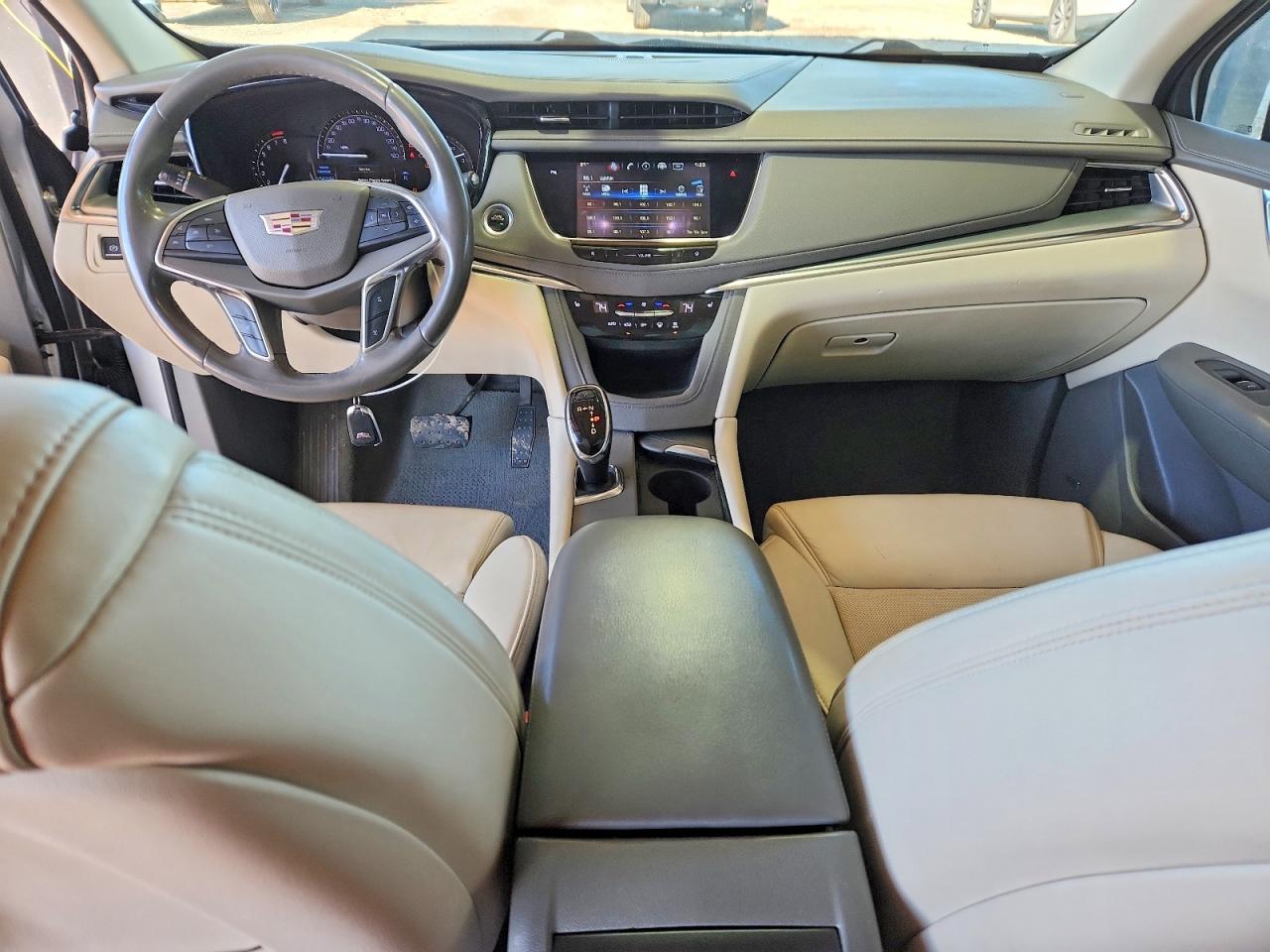 2017 CADILLAC XT5 LUXURY photo 8