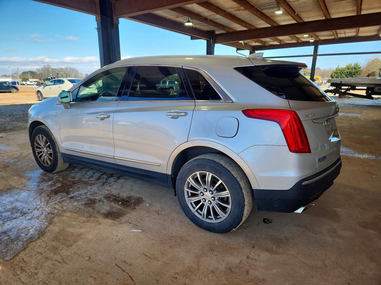 2017 CADILLAC XT5 LUXURY photo 2