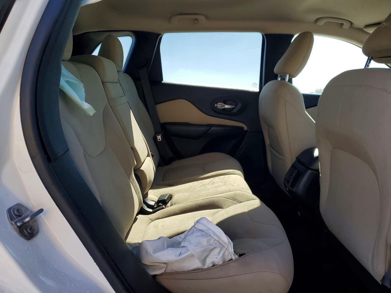 2017 JEEP CHEROKEE photo 31