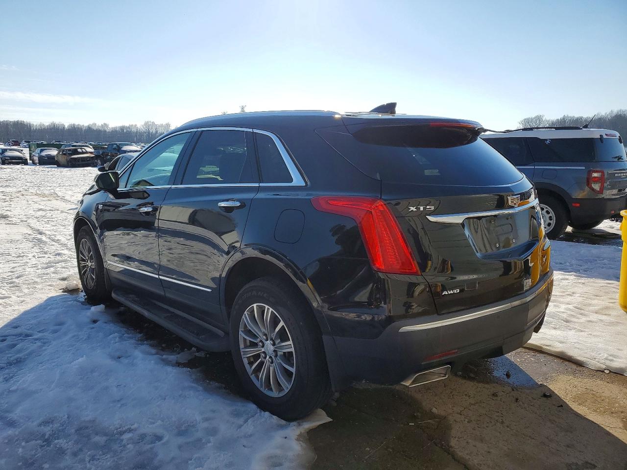 2017 CADILLAC XT5 LUXURY photo 3