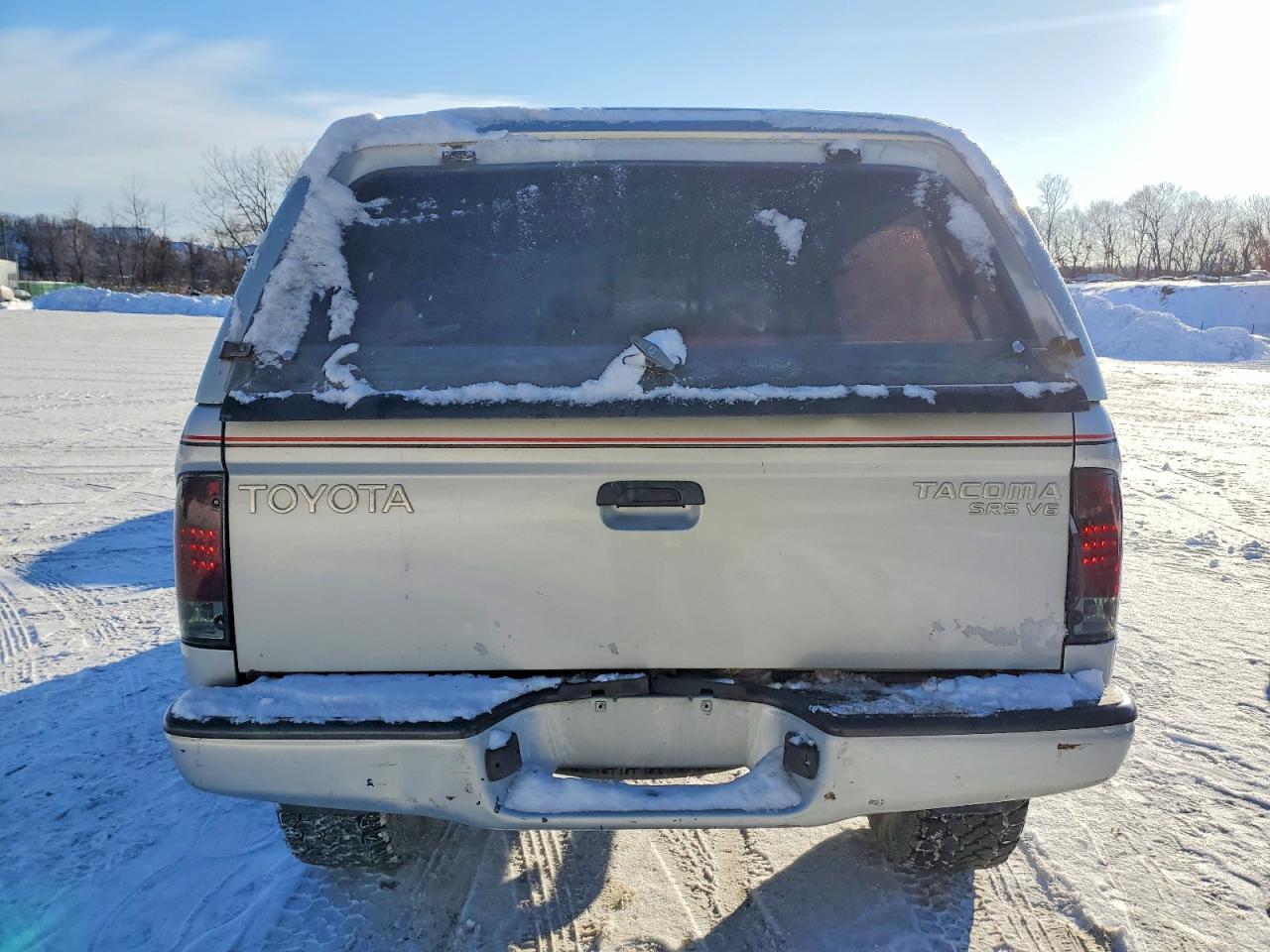 2002 TOYOTA TACOMA photo 11