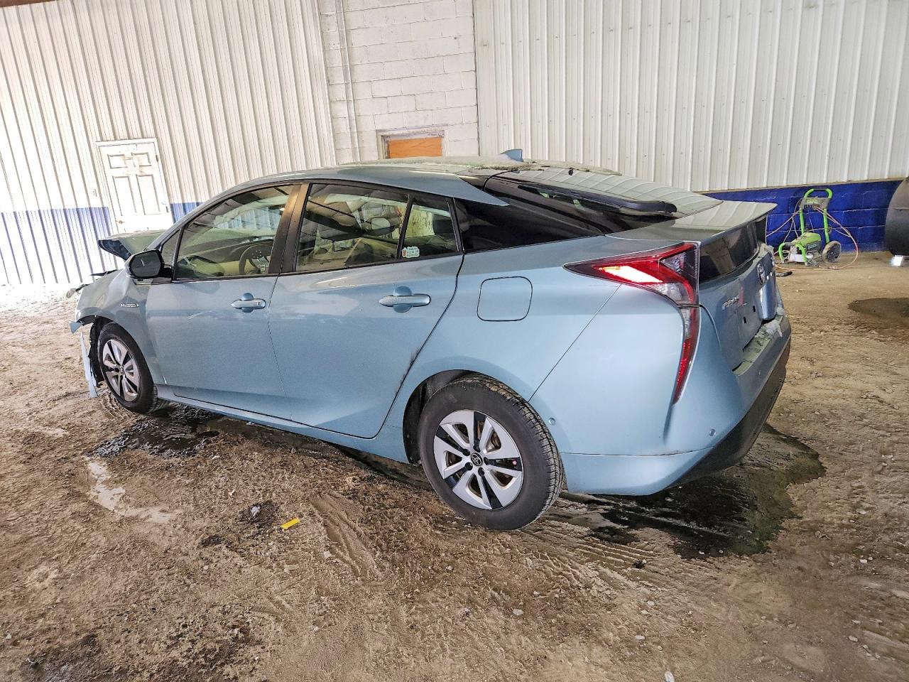 2018 TOYOTA PRIUS photo 2