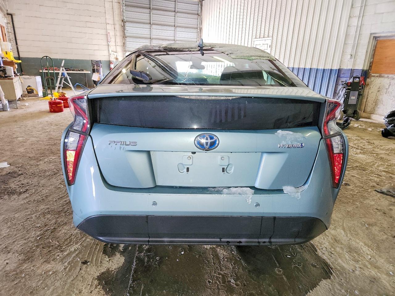 2018 TOYOTA PRIUS photo 6