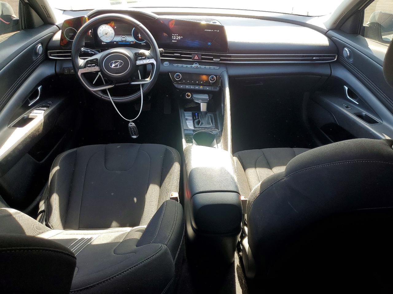 2023 HYUNDAI ELANTRA SEL photo 8