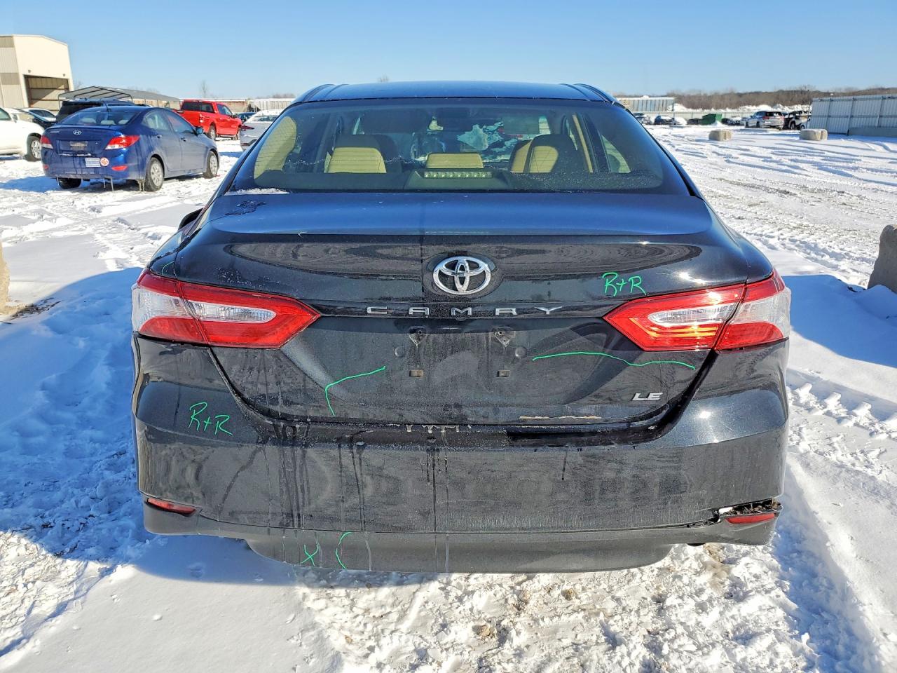 2018 TOYOTA CAMRY LE photo 6
