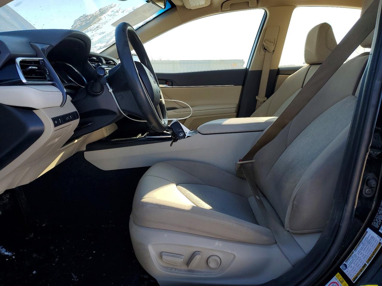 2018 TOYOTA CAMRY LE photo 7