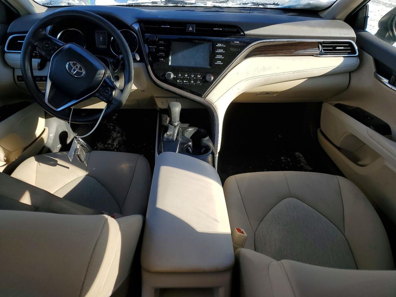 2018 TOYOTA CAMRY LE photo 8