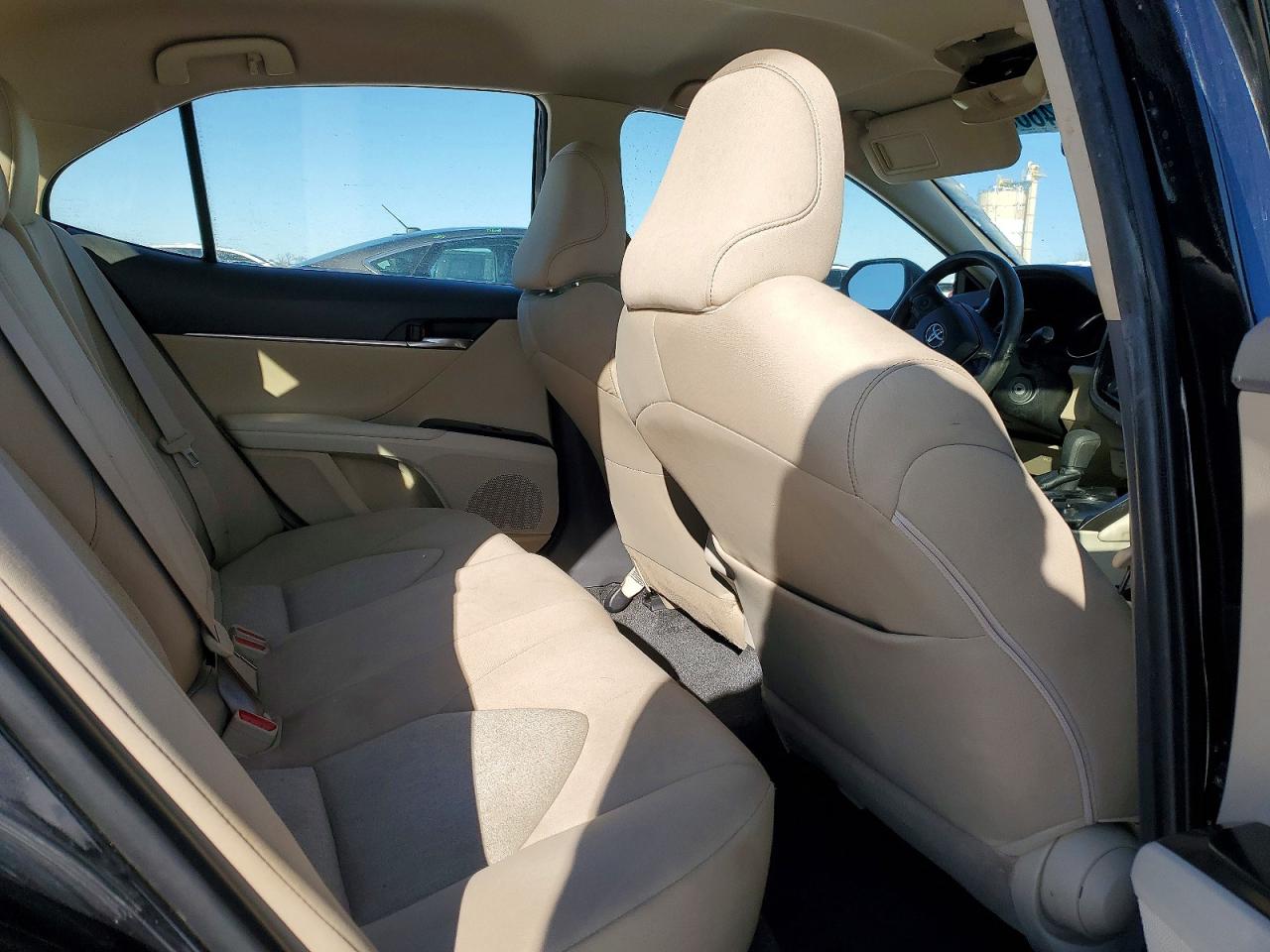 2018 TOYOTA CAMRY LE photo 10