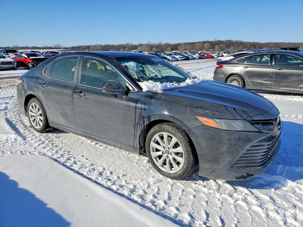 2018 TOYOTA CAMRY LE photo 4