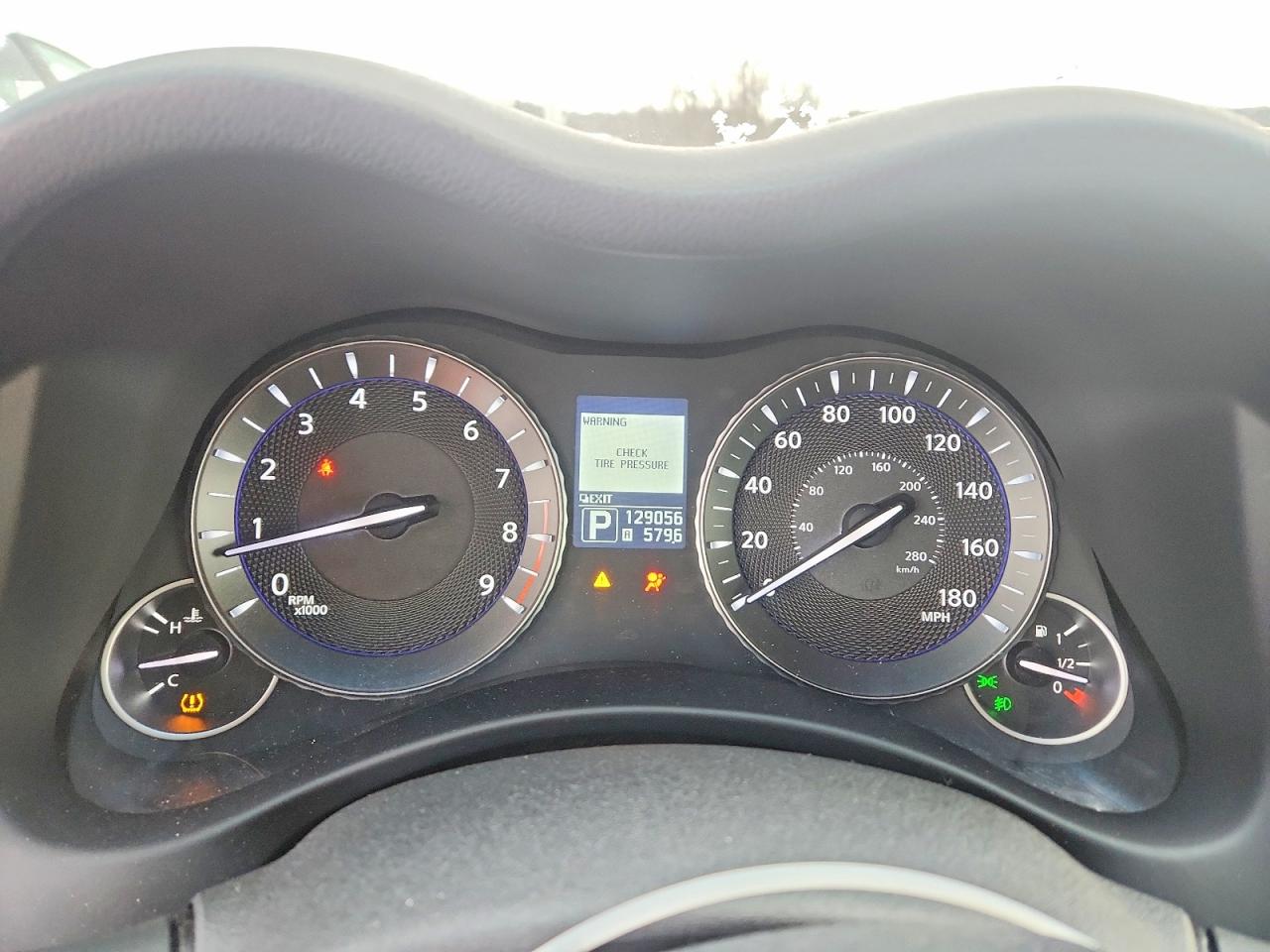2011 INFINITI M37 X photo 17