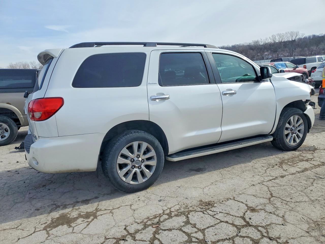 2012 TOYOTA SEQUOIA PLATINUM photo 3