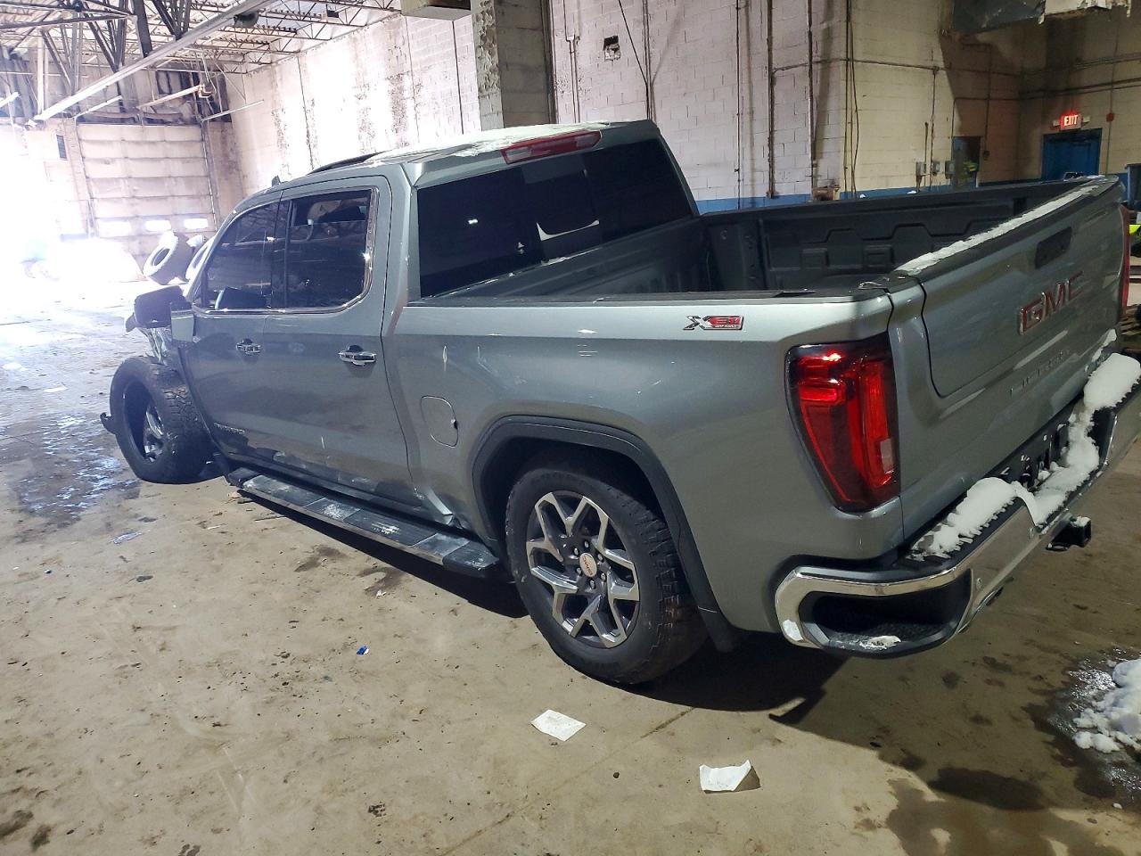 2025 GMC SIERRA K1500 SLT photo 4