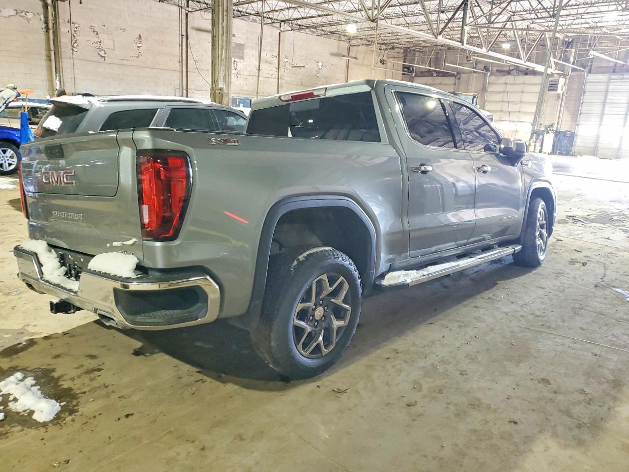2025 GMC SIERRA K1500 SLT photo 7