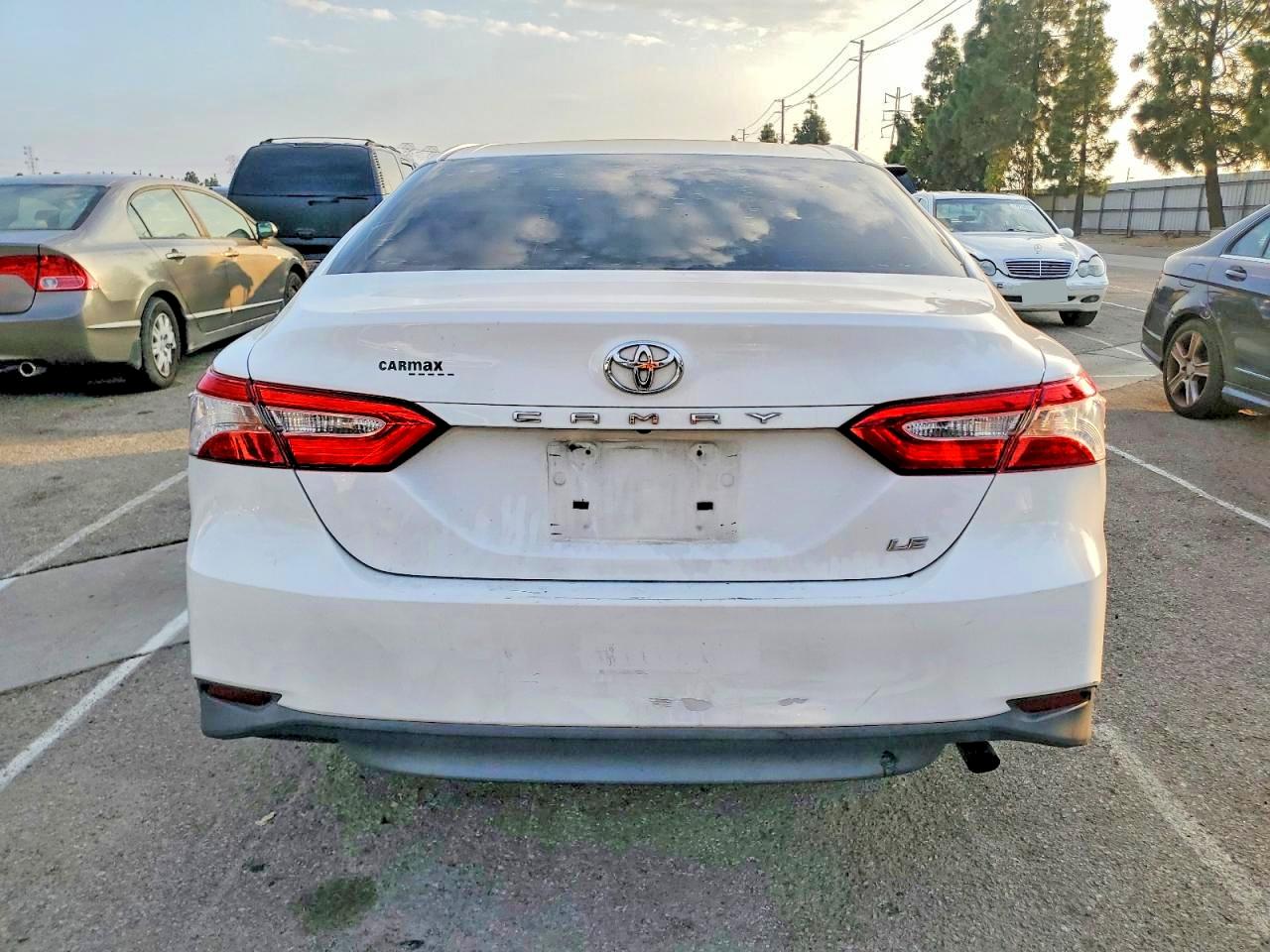2018 TOYOTA CAMRY LE photo 11