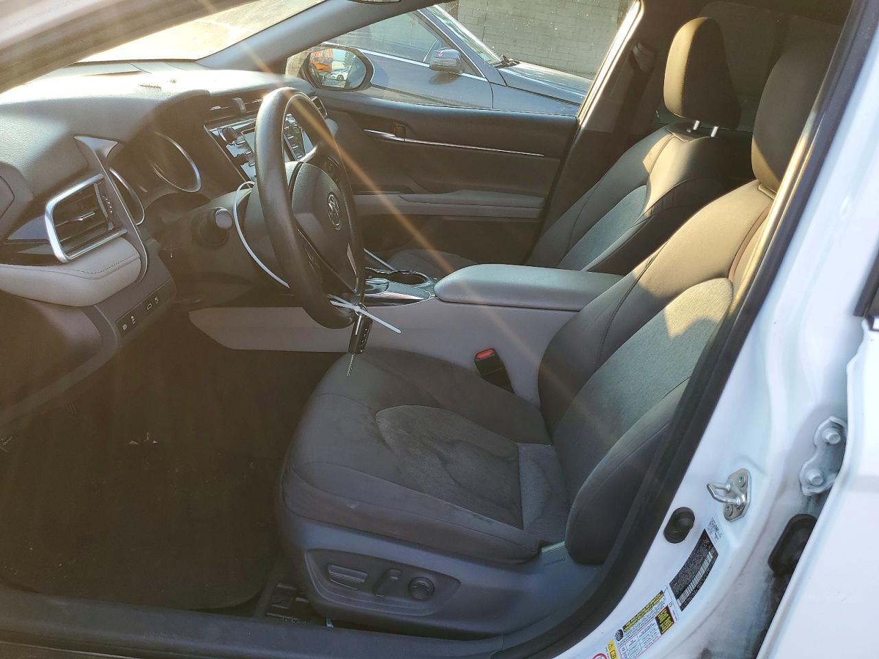 2018 TOYOTA CAMRY LE photo 13