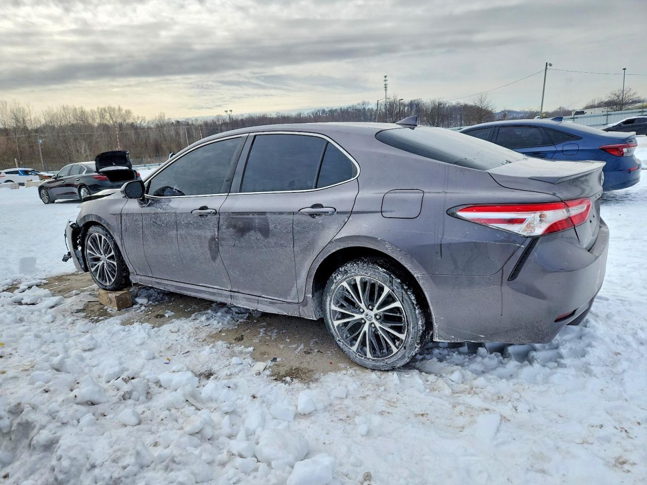 2020 TOYOTA CAMRY SE photo 4